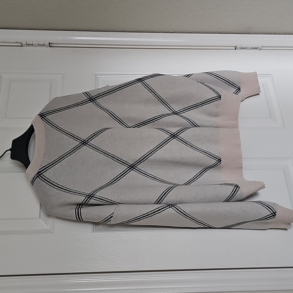 NWT T Tahari Geometric Crewneck Longsleeve Sweater Alpaca/Black Large - Picture 11 of 14